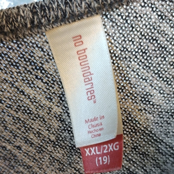 No Boundaries Graphic Tee - Picture 6 of 10